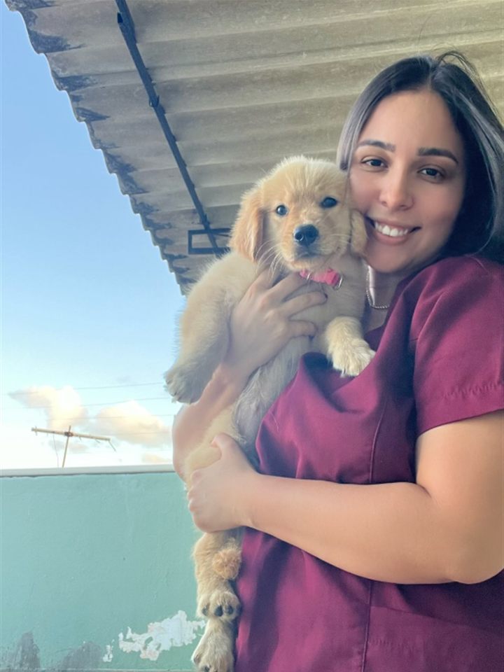 Dra. Maria Luiza, médica-veterinária, em atendimento a domicílio